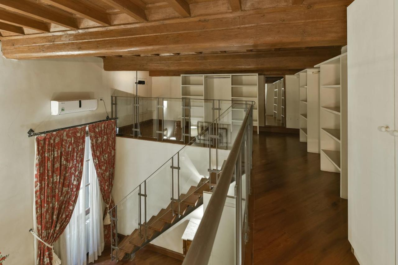 Raffaello With Fireplace In Oltrarno Appartement Florence