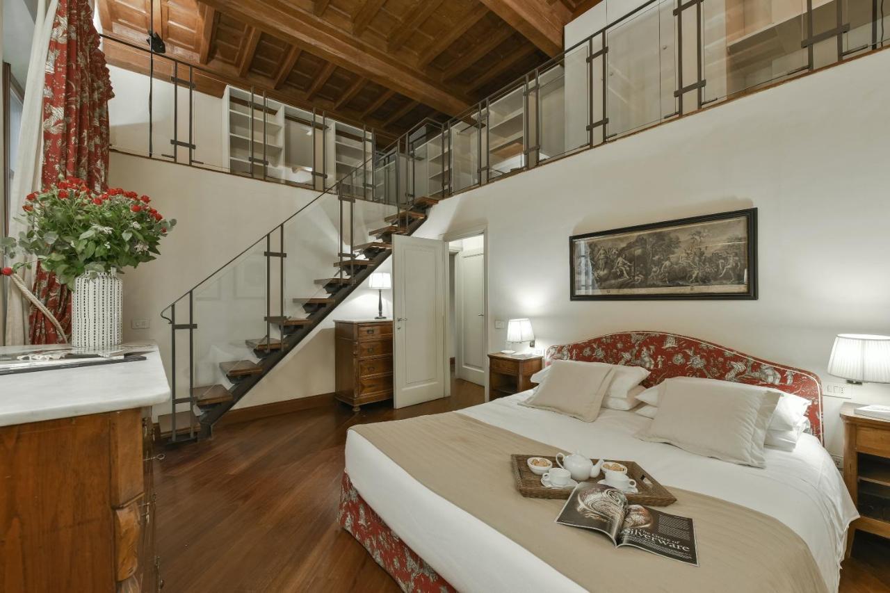 Raffaello With Fireplace In Oltrarno Apartamento *