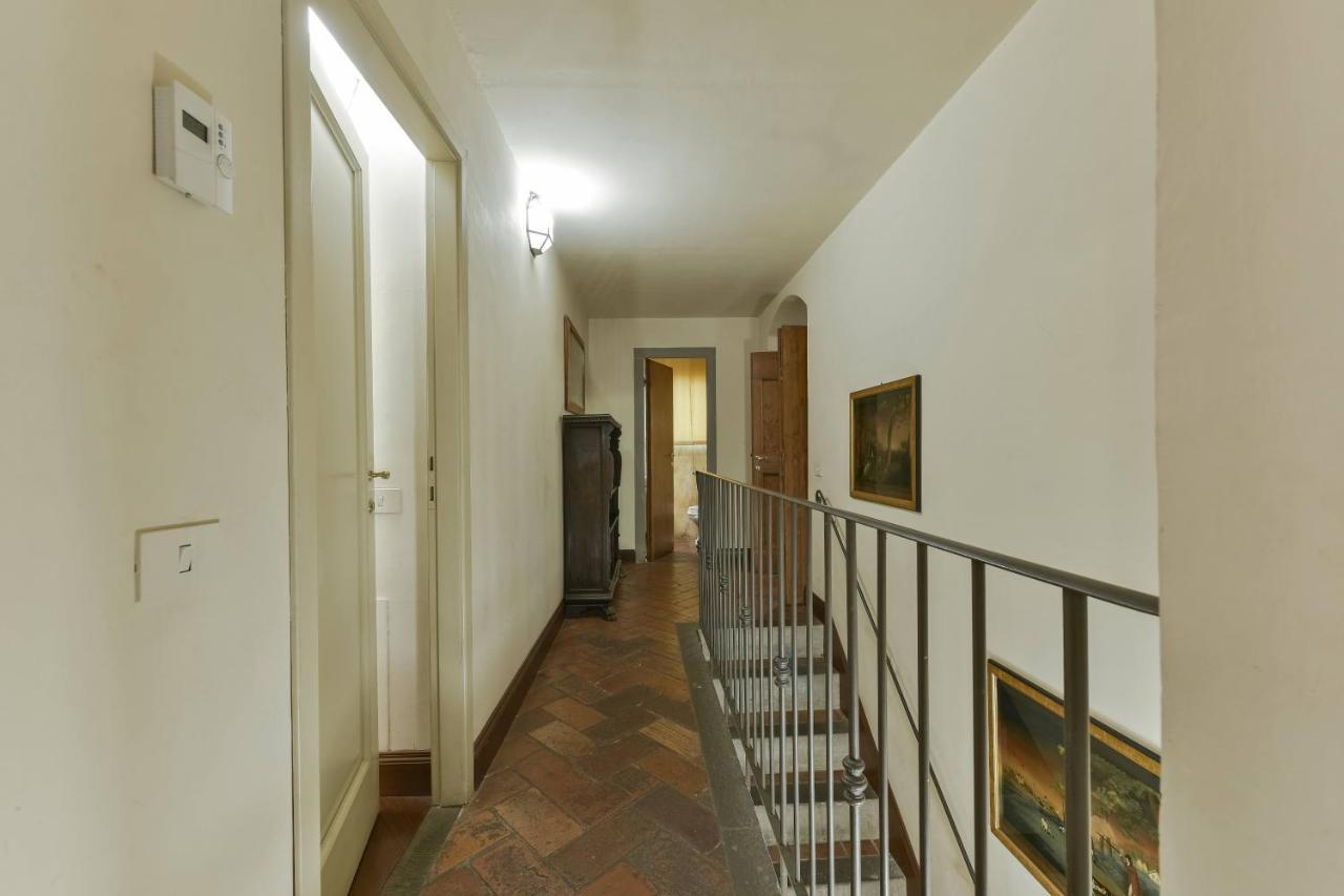 Raffaello With Fireplace In Oltrarno Apartamento