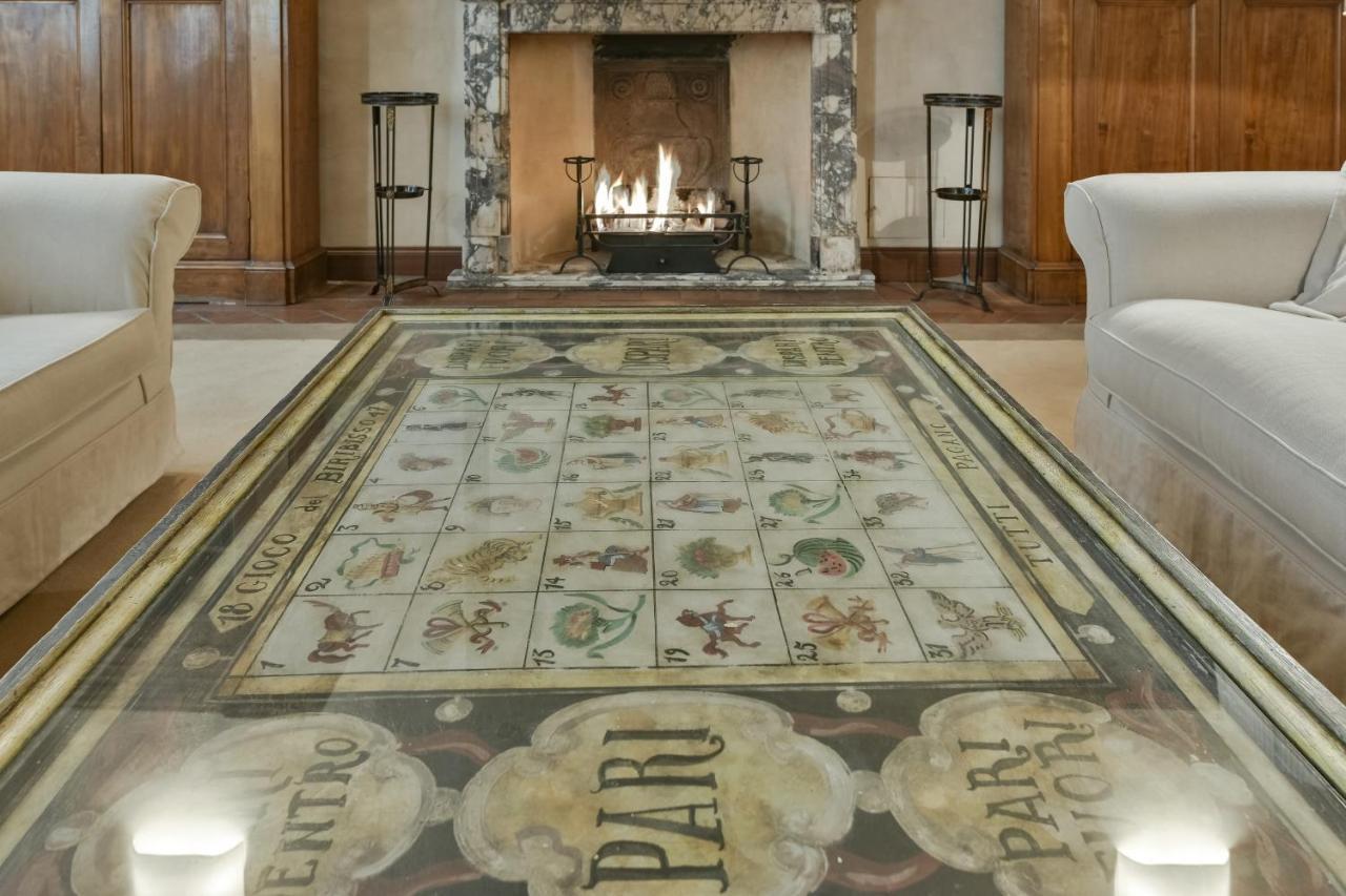 Raffaello With Fireplace In Oltrarno Apartamento