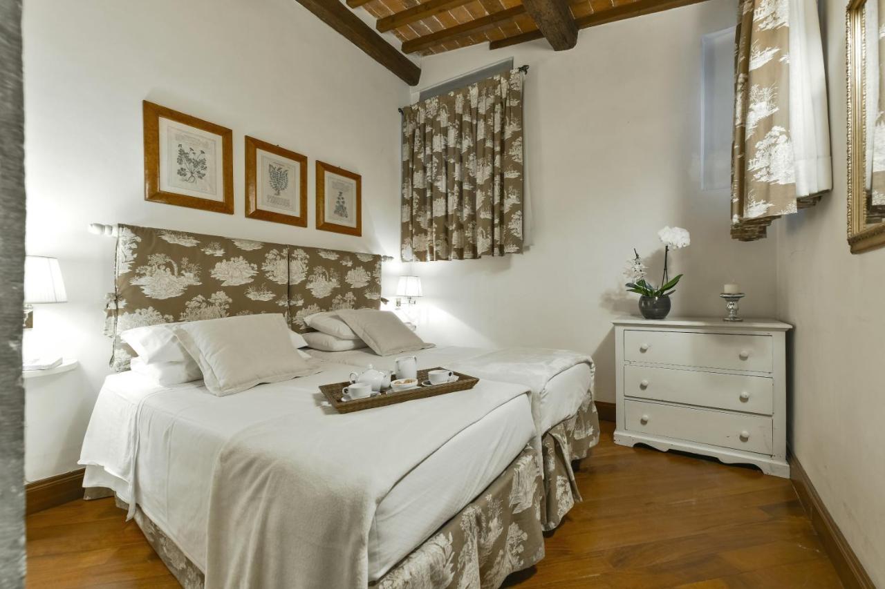 Raffaello With Fireplace In Oltrarno Apartamento Florença